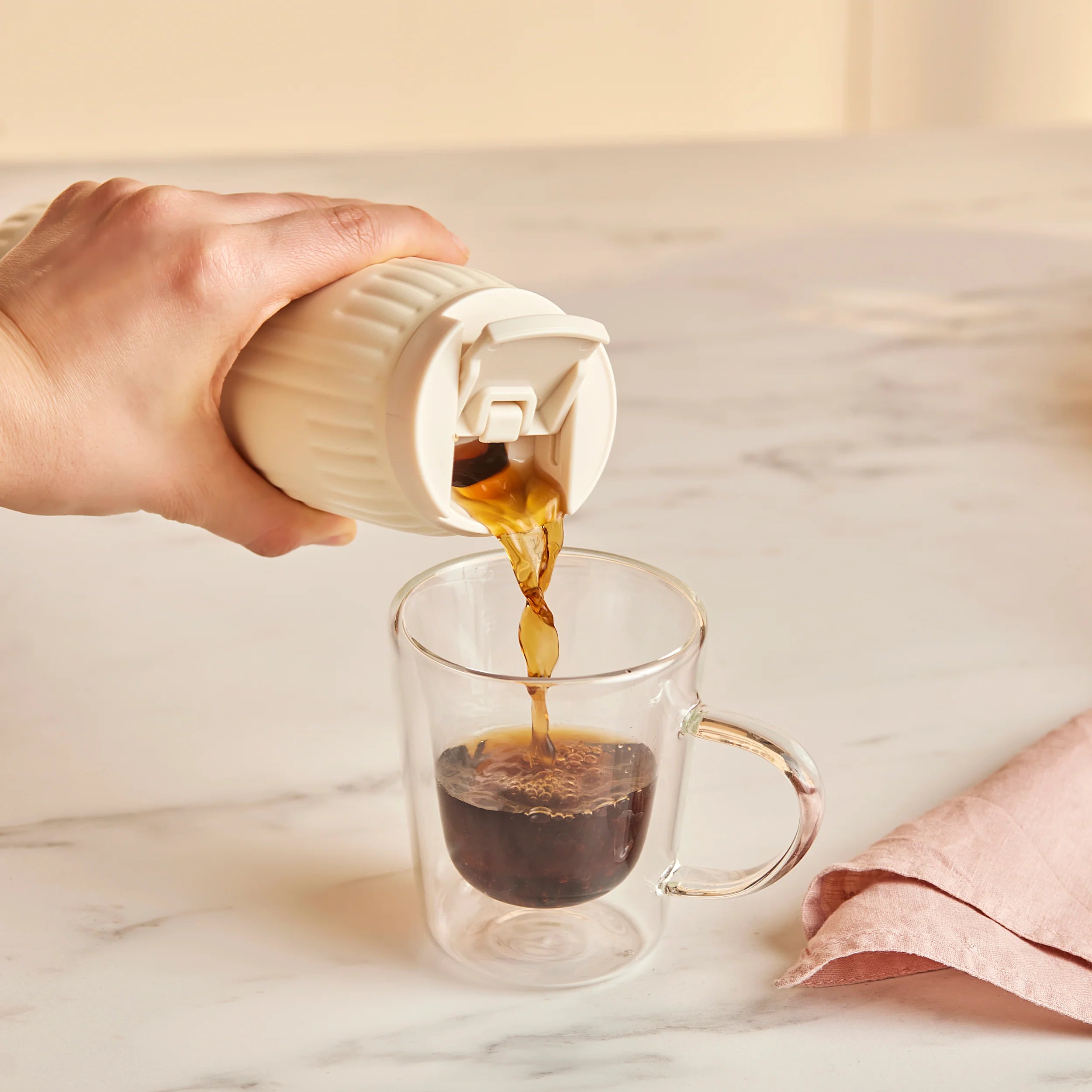 Karaca Rimo Auslaufsicherer Edelstahl-Thermos 600 ml, Creme