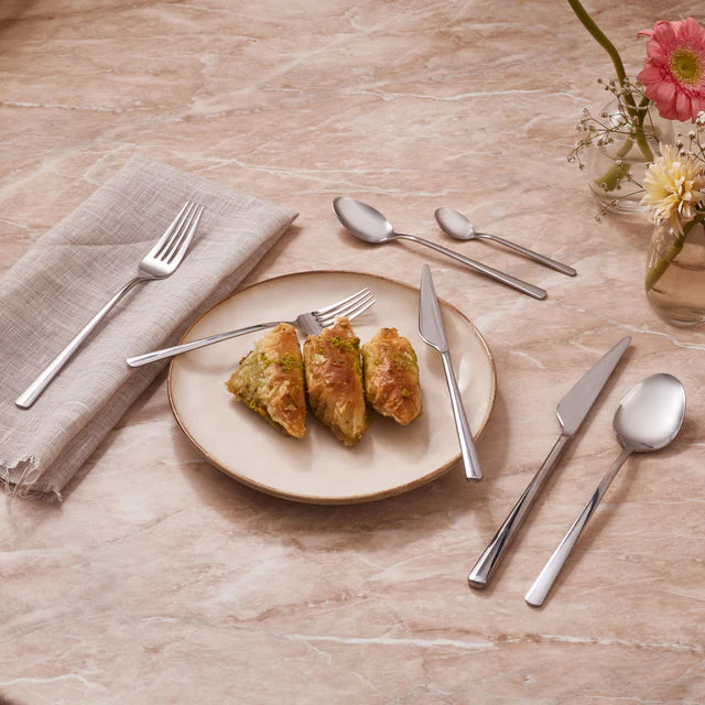 Karaca Serena 84-teilige Edelstahlbesteckset für 12 Personen, Silber